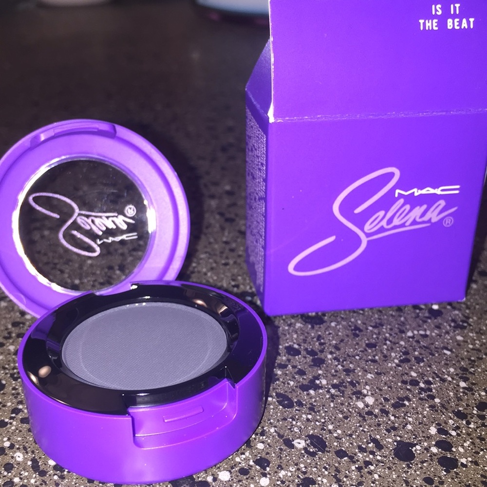 SELENA M•A•C eyeshadow